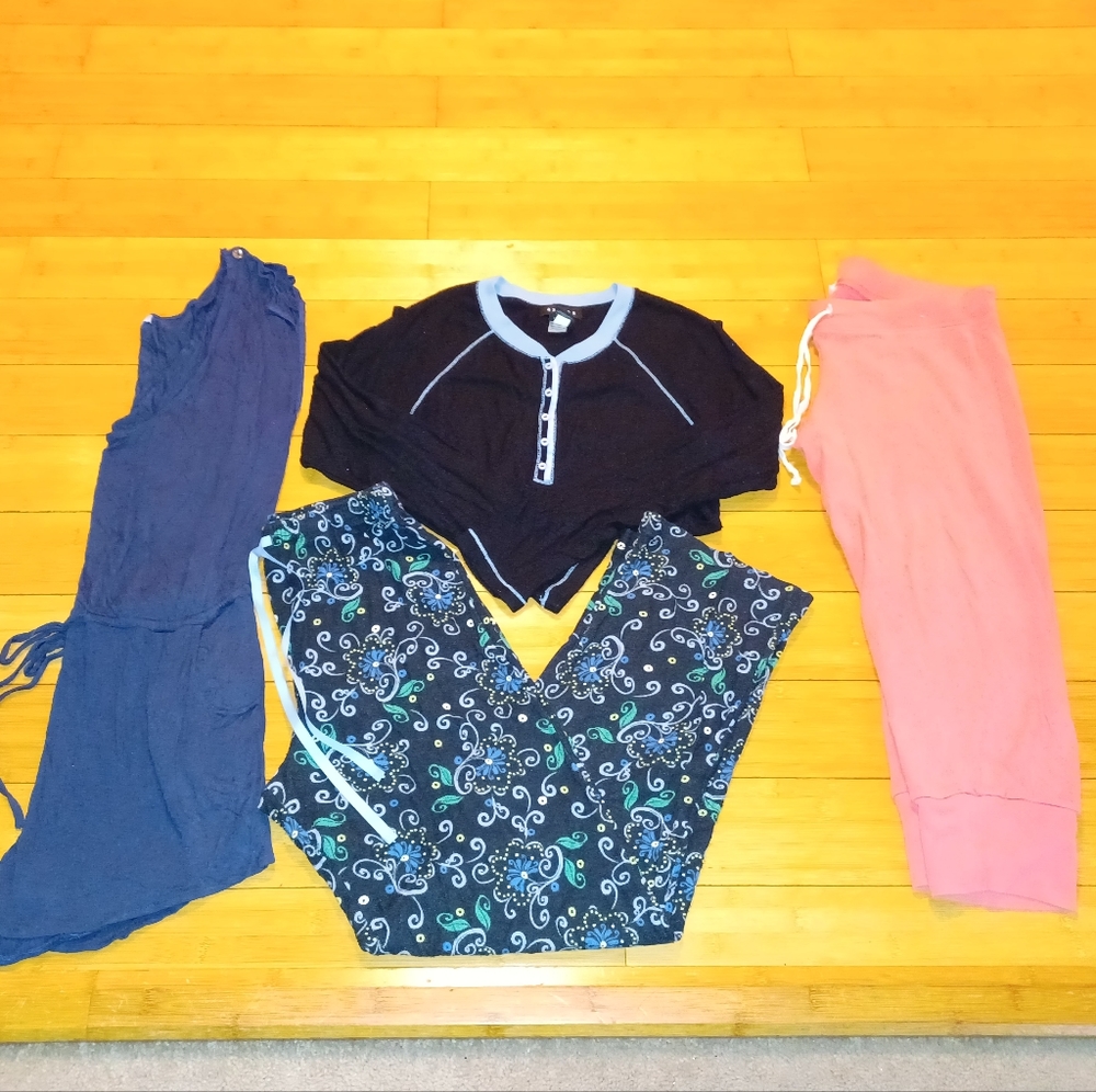 Ladies Pajamas bundle size large